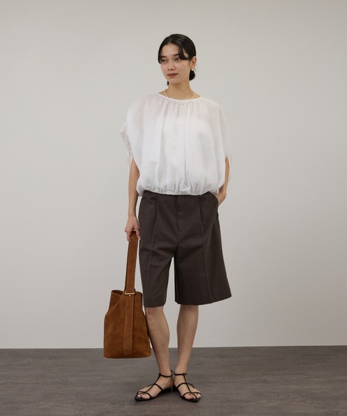 SALON adam et rope'(サロン アダム エ ロペ)の「【WEB限定】ヨーロピアンリネンドロストギャザーブラウス(シャツ/ブラウス・レディース・チャコールグレー/ブルー系その他4/ホワイト・FREE)」の6枚目の写真