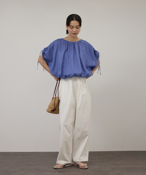 SALON adam et rope'(サロン アダム エ ロペ)の「【WEB限定】ヨーロピアンリネンドロストギャザーブラウス(シャツ/ブラウス・レディース・チャコールグレー/ブルー系その他4/ホワイト・FREE)」の7枚目の写真