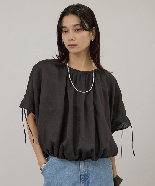 SALON adam et rope'(サロン アダム エ ロペ)の「【WEB限定】ヨーロピアンリネンドロストギャザーブラウス(シャツ/ブラウス・レディース・チャコールグレー/ブルー系その他4/ホワイト・FREE)」の9枚目の写真