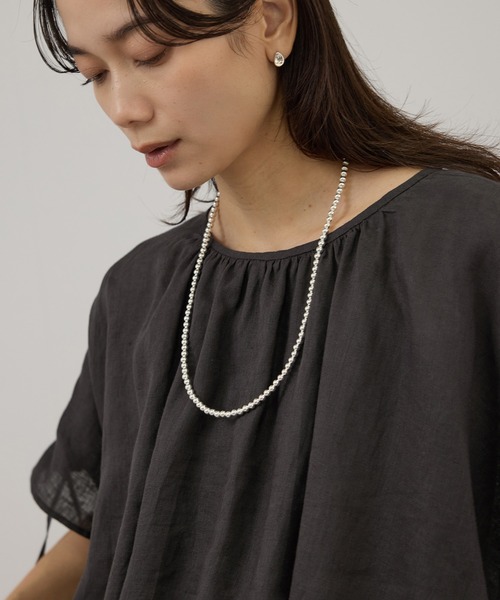 SALON adam et rope'(サロン アダム エ ロペ)の「【WEB限定】ヨーロピアンリネンドロストギャザーブラウス(シャツ/ブラウス・レディース・チャコールグレー/ブルー系その他4/ホワイト・FREE)」の10枚目の写真