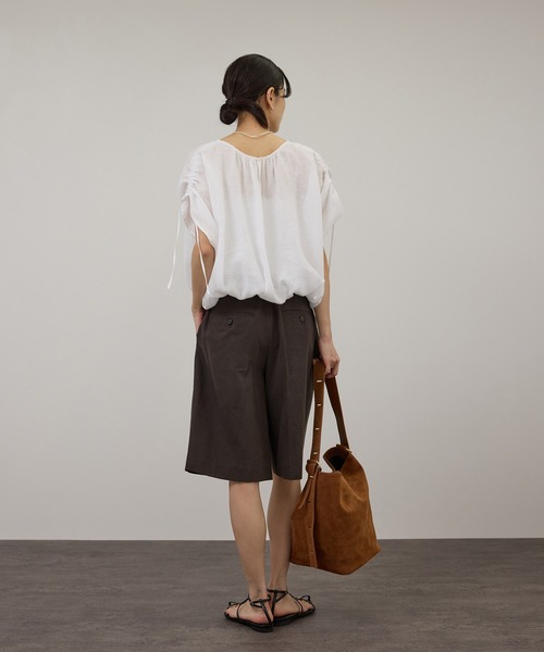 SALON adam et rope'(サロン アダム エ ロペ)の「【WEB限定】ヨーロピアンリネンドロストギャザーブラウス(シャツ/ブラウス・レディース・チャコールグレー/ブルー系その他4/ホワイト・FREE)」の11枚目の写真