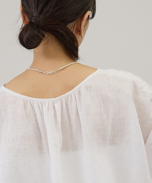 SALON adam et rope'(サロン アダム エ ロペ)の「【WEB限定】ヨーロピアンリネンドロストギャザーブラウス(シャツ/ブラウス・レディース・チャコールグレー/ブルー系その他4/ホワイト・FREE)」の14枚目の写真