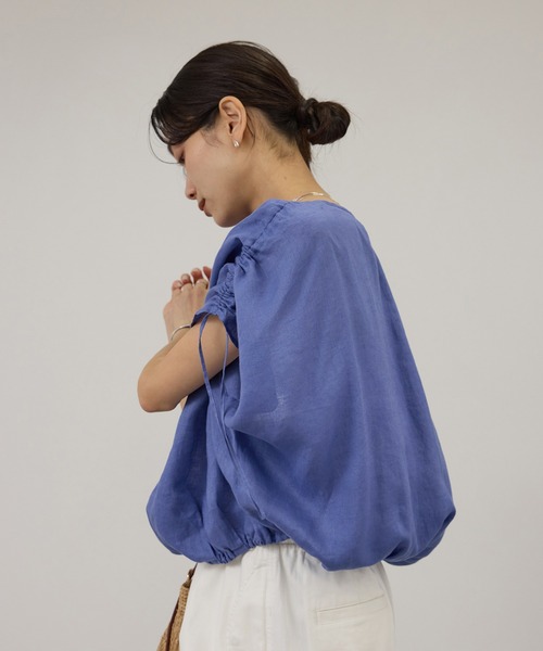 SALON adam et rope'(サロン アダム エ ロペ)の「【WEB限定】ヨーロピアンリネンドロストギャザーブラウス(シャツ/ブラウス・レディース・チャコールグレー/ブルー系その他4/ホワイト・FREE)」の15枚目の写真
