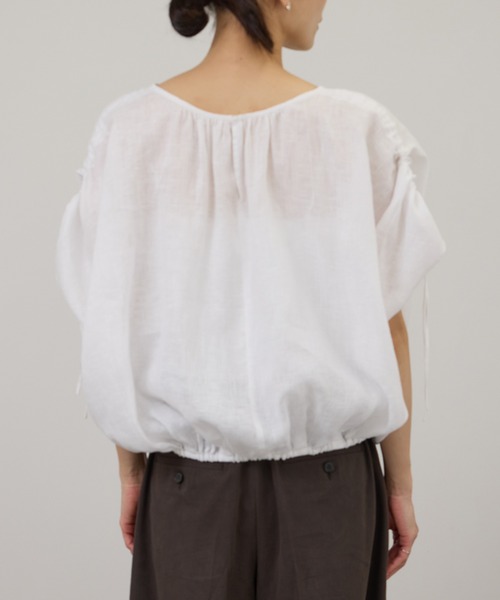 SALON adam et rope'(サロン アダム エ ロペ)の「【WEB限定】ヨーロピアンリネンドロストギャザーブラウス(シャツ/ブラウス・レディース・チャコールグレー/ブルー系その他4/ホワイト・FREE)」の18枚目の写真