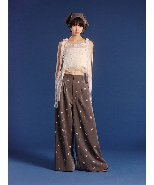 LILY BROWN（リリーブラウン）の「【LILY BROWN×KEITA MARUYAMA】エンブロイダリートライアングルスカーフ（バンダナ/スカーフ・レディース・ネイビー/グレー・F）」の4枚目の写真