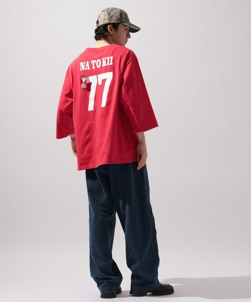 niko and...(ニコアンド)の「【NATOKii(ネイトゥーキー)】ダメージナンバーTシャツ(Tシャツ/カットソー・メンズ・レッド/ネイビー・MEDIUM/LARGE)」の12枚目の写真