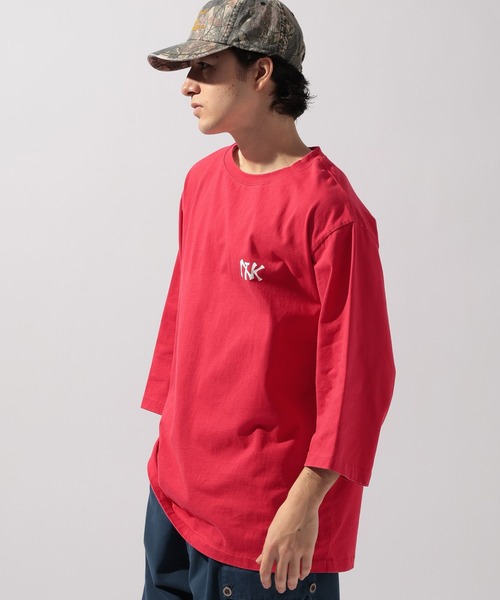 niko and...(ニコアンド)の「【NATOKii(ネイトゥーキー)】ダメージナンバーTシャツ(Tシャツ/カットソー・メンズ・レッド/ネイビー・MEDIUM/LARGE)」の13枚目の写真