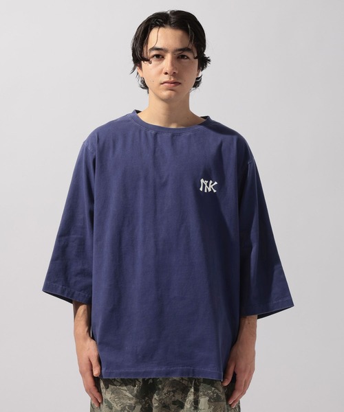 niko and...(ニコアンド)の「【NATOKii(ネイトゥーキー)】ダメージナンバーTシャツ(Tシャツ/カットソー・メンズ・レッド/ネイビー・MEDIUM/LARGE)」の17枚目の写真
