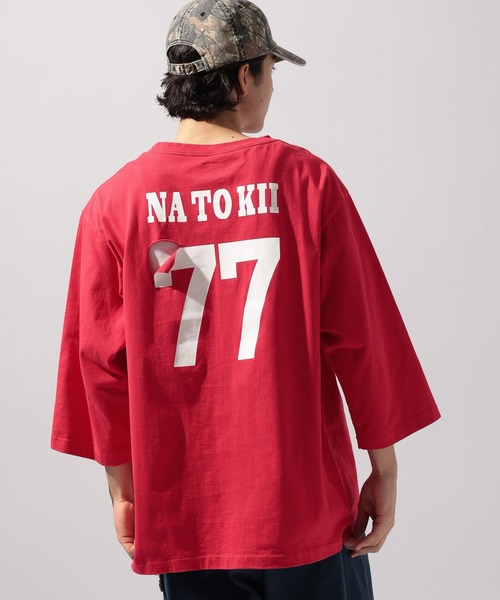 niko and...(ニコアンド)の「【NATOKii(ネイトゥーキー)】ダメージナンバーTシャツ(Tシャツ/カットソー・メンズ・レッド/ネイビー・MEDIUM/LARGE)」の3枚目の写真