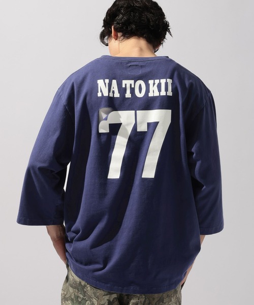 niko and...(ニコアンド)の「【NATOKii(ネイトゥーキー)】ダメージナンバーTシャツ(Tシャツ/カットソー・メンズ・レッド/ネイビー・MEDIUM/LARGE)」の8枚目の写真