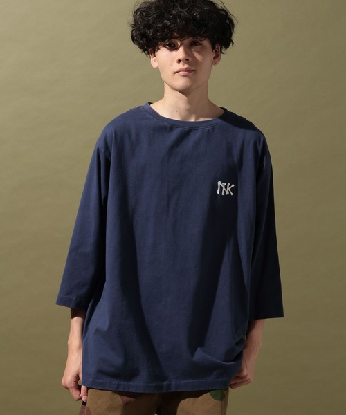 niko and...(ニコアンド)の「【NATOKii(ネイトゥーキー)】ダメージナンバーTシャツ(Tシャツ/カットソー・メンズ・レッド/ネイビー・MEDIUM/LARGE)」の7枚目の写真