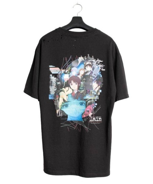 SEVESKIG(セヴシグ)の「seveskig/セブシグ/SEV vs Lain S/SL TEE ver,Q-TA(Tシャツ/カットソー・メンズ・ブラック・XL/L/M)」の1枚目の写真