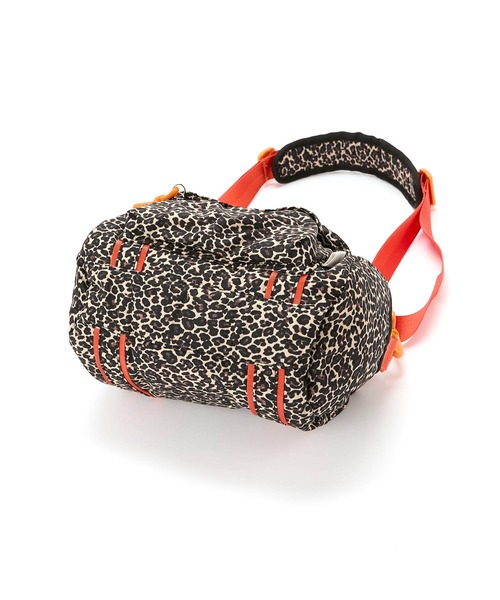 CONTROL FREAK / CTFK(コントロールフリーク)の「CONTROL FREAK / CTFK(コントロールフリーク)【TRAVEL BAG Series】≪撥水≫ダッフルバッグ S(ショルダーバッグ・レディース・ブラック/ベージュ/シルバー/レオパード/チェック・FREE)」の8枚目の写真