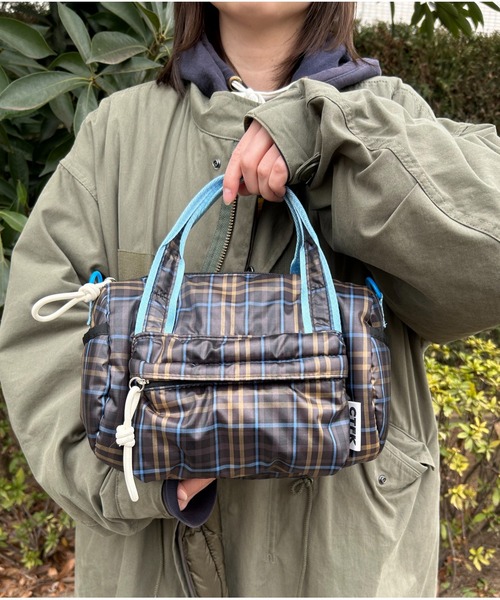 CONTROL FREAK / CTFK(コントロールフリーク)の「CONTROL FREAK / CTFK(コントロールフリーク)【TRAVEL BAG Series】≪撥水≫ダッフルバッグ S(ショルダーバッグ・レディース・ブラック/ベージュ/シルバー/レオパード/チェック・FREE)」の16枚目の写真