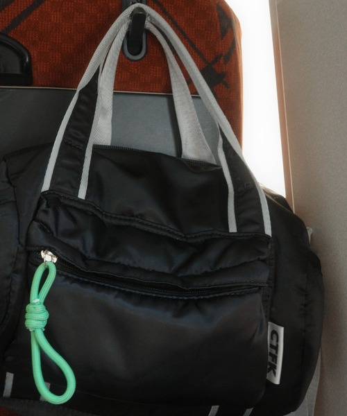 CONTROL FREAK / CTFK(コントロールフリーク)の「CONTROL FREAK / CTFK(コントロールフリーク)【TRAVEL BAG Series】≪撥水≫ダッフルバッグ S(ショルダーバッグ・レディース・ブラック/ベージュ/シルバー/レオパード/チェック・FREE)」の15枚目の写真