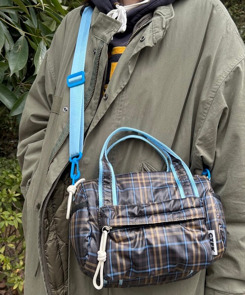 CONTROL FREAK / CTFK(コントロールフリーク)の「CONTROL FREAK / CTFK(コントロールフリーク)【TRAVEL BAG Series】≪撥水≫ダッフルバッグ S(ショルダーバッグ・レディース・ブラック/ベージュ/シルバー/レオパード/チェック・FREE)」の17枚目の写真