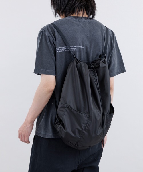 kuros'(クロス)の「【kuros’オリジナル】ダイヤリップパッカブルナップサック 折り畳み収納可 日本製(バックパック/リュック・レディース・グレー/ブラック・FREE)」の2枚目の写真