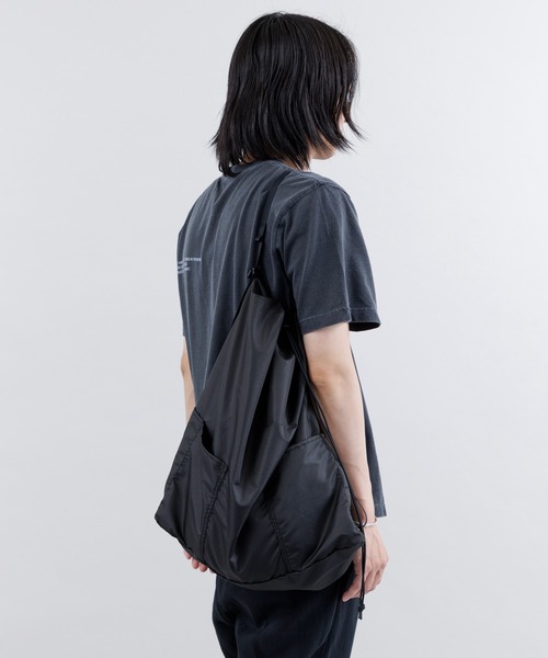 kuros'(クロス)の「【kuros’オリジナル】ダイヤリップパッカブルナップサック 折り畳み収納可 日本製(バックパック/リュック・レディース・グレー/ブラック・FREE)」の21枚目の写真