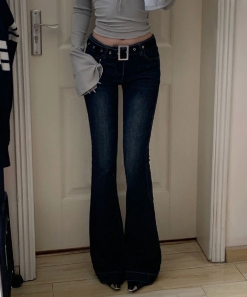 ViViDAY(ビビデー)の「【同素材ベルト付き】フレアデニムパンツ(デニムパンツ・レディース・ネイビー・L/M/S)」の20枚目の写真