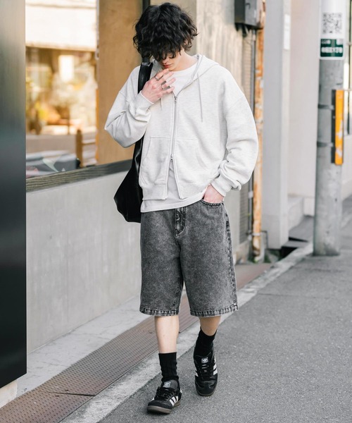 Rocky Monroe(ロッキーモンロー)の「ケミカルウォッシュ オーバーダイ ワイドデニムハーフショートパンツ(デニムパンツ・メンズ・ライトブラック/インディゴブルー/ケミカルウォッシュ/ブラック/ワンウォッシュ・M/XL/L)」の18枚目の写真