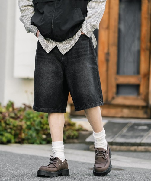 Rocky Monroe(ロッキーモンロー)の「ケミカルウォッシュ オーバーダイ ワイドデニムハーフショートパンツ(デニムパンツ・メンズ・ライトブラック/インディゴブルー/ケミカルウォッシュ/ブラック/ワンウォッシュ・M/XL/L)」の10枚目の写真