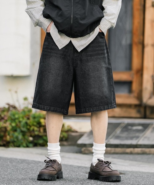 Rocky Monroe(ロッキーモンロー)の「ケミカルウォッシュ オーバーダイ ワイドデニムハーフショートパンツ(デニムパンツ・メンズ・ライトブラック/インディゴブルー/ケミカルウォッシュ/ブラック/ワンウォッシュ・M/XL/L)」の11枚目の写真