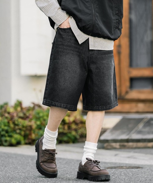 Rocky Monroe(ロッキーモンロー)の「ケミカルウォッシュ オーバーダイ ワイドデニムハーフショートパンツ(デニムパンツ・メンズ・ライトブラック/インディゴブルー/ケミカルウォッシュ/ブラック/ワンウォッシュ・M/XL/L)」の12枚目の写真