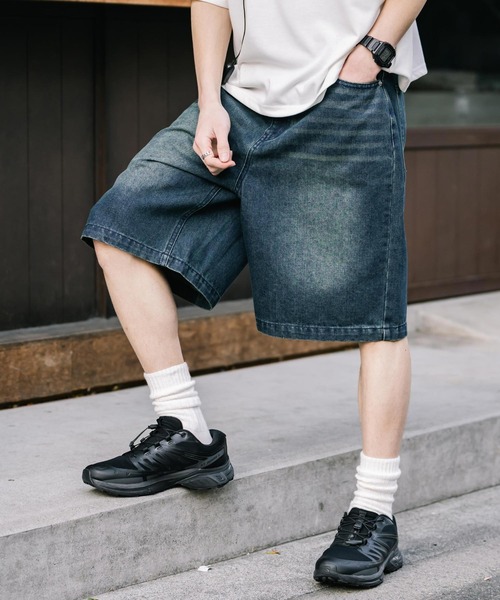 Rocky Monroe(ロッキーモンロー)の「ケミカルウォッシュ オーバーダイ ワイドデニムハーフショートパンツ(デニムパンツ・メンズ・ライトブラック/インディゴブルー/ケミカルウォッシュ/ブラック/ワンウォッシュ・M/XL/L)」の22枚目の写真