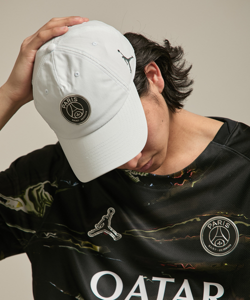 JORDAN BRAND（ジョーダンブランド）の「【NIKE / ナイキ】PSG NK CLUB CAP US CB CHRM（キャップ・メンズ・ブラック/ライトグレー・MEDIUM/X-LARGE）」の6枚目の写真