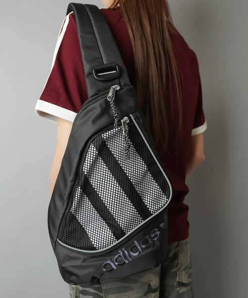 adidas(アディダス)の「【adidas/アディダス】ボディバッグ(ボディバッグ/ウエストポーチ・レディース・ブラック・ONESIZE)」の1枚目の写真