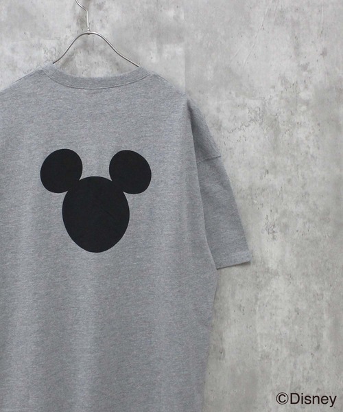 Disney(ディズニー)の「MICKEYMOUSE ミッキーマウス 半袖Tシャツ(Tシャツ/カットソー・メンズ・オレンジ/チャコール/オフホワイト/杢グレー/ダークグリーン/ブラック・M/L/XL)」の4枚目の写真