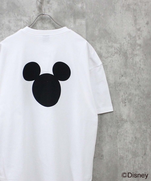 Disney(ディズニー)の「MICKEYMOUSE ミッキーマウス 半袖Tシャツ(Tシャツ/カットソー・メンズ・オレンジ/チャコール/オフホワイト/杢グレー/ダークグリーン/ブラック・M/L/XL)」の2枚目の写真