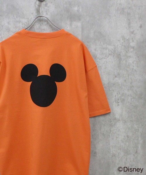 Disney(ディズニー)の「MICKEYMOUSE ミッキーマウス 半袖Tシャツ(Tシャツ/カットソー・メンズ・オレンジ/チャコール/オフホワイト/杢グレー/ダークグリーン/ブラック・M/L/XL)」の6枚目の写真
