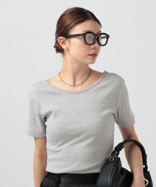 BAYFLOW(ベイフロー)の「バックオープンボーダーTシャツ(Tシャツ/カットソー・レディース・グレー/ブラック/レッド・FREE)」の2枚目の写真