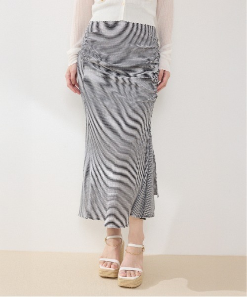 rienda(リエンダ)の「ギャザーマーメイドジャストウエストスカート 春服 夏服(スカート・レディース・ブラック/マルチ/ホワイト/ブラウン・SMALL/MEDIUM)」の4枚目の写真