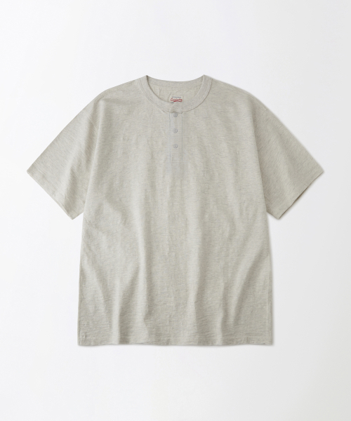 OUTSTANDING(アウトスタンディング)の「VINTAGE HENLEY NECK HALF SLEEVE TEE_1%OATMEAL(Tシャツ/カットソー・メンズ・その他・X-LARGE/LARGE/MEDIUM)」の1枚目の写真