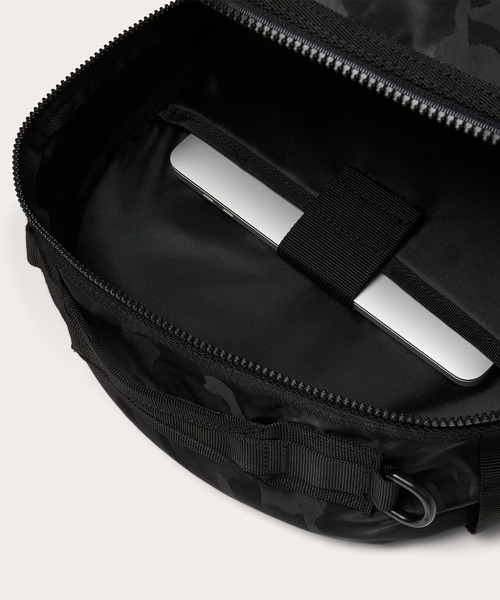 OAKLEY(オークリー)の「OAKLEY/オークリー バックパック ENHANCE LT BACKPACK L 9.0 FOS902149(バックパック/リュック・メンズ・ブラック系その他/ブラック・FREE)」の9枚目の写真