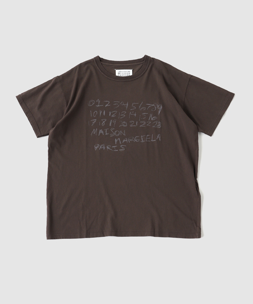 Maison Margiela(メゾンマルジェラ)の「MAISON MARGIELA(メゾン マルジェラ) Numbers Print T-shirt(Tシャツ/カットソー・メンズ・ホワイト/ブラウン・MEDIUM/LARGE)」の2枚目の写真