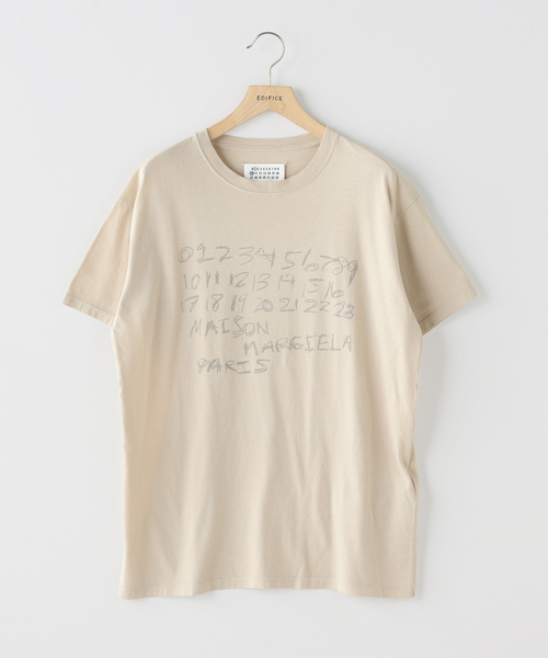 Maison Margiela(メゾンマルジェラ)の「MAISON MARGIELA(メゾン マルジェラ) Numbers Print T-shirt(Tシャツ/カットソー・メンズ・ホワイト/ブラウン・MEDIUM/LARGE)」の1枚目の写真