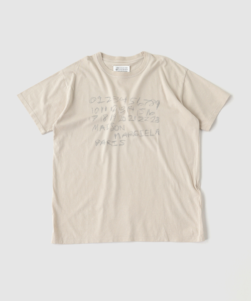 Maison Margiela(メゾンマルジェラ)の「MAISON MARGIELA(メゾン マルジェラ) Numbers Print T-shirt(Tシャツ/カットソー・メンズ・ホワイト/ブラウン・MEDIUM/LARGE)」の3枚目の写真