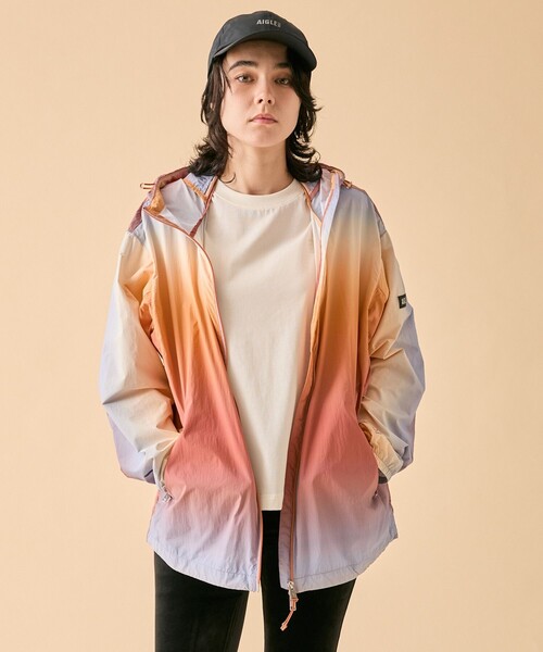 AIGLE（エーグル）の「【UPF50+ SolarPack】撥水 UVカット ソーラーパック グラデーションプリント ジャケット（ナイロンジャケット・メンズ・オレンジ・XS/XL/L/M/S）」の17枚目の写真