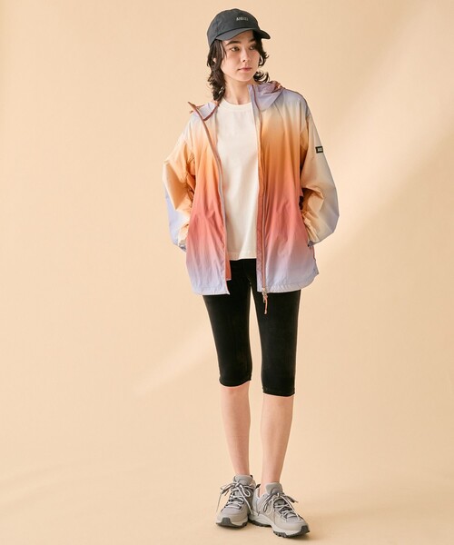 AIGLE（エーグル）の「【UPF50+ SolarPack】撥水 UVカット ソーラーパック グラデーションプリント ジャケット（ナイロンジャケット・メンズ・オレンジ・XS/XL/L/M/S）」の21枚目の写真
