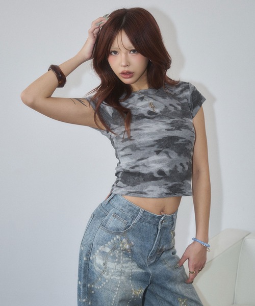 d.i.a.(ダイヤ)の「ニュアンスカモフラ Tシャツ【迷彩柄】(Tシャツ/カットソー・レディース・グリーン/グレー・FREE)」の3枚目の写真
