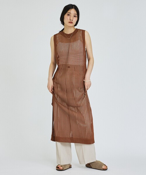 abahouse mavie(アバハウスマヴィ)の「【レイヤード】メッシュニットワンピース(ワンピース・レディース・ブラック/ホワイト/キャメル・フリー)」の3枚目の写真