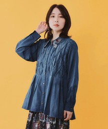 ScoLar Parity（スカラーパリティ）の「562220：蝶襟刺繍 スモッキングデニムシャツ（シャツ/ブラウス）」