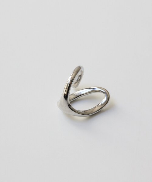 ear PAPILLONNER(イアパピヨネ)の「《金属アレルギー対応/ステンレス》変形ラップリング(リング・レディース・シルバー/ゴールド・13)」の6枚目の写真