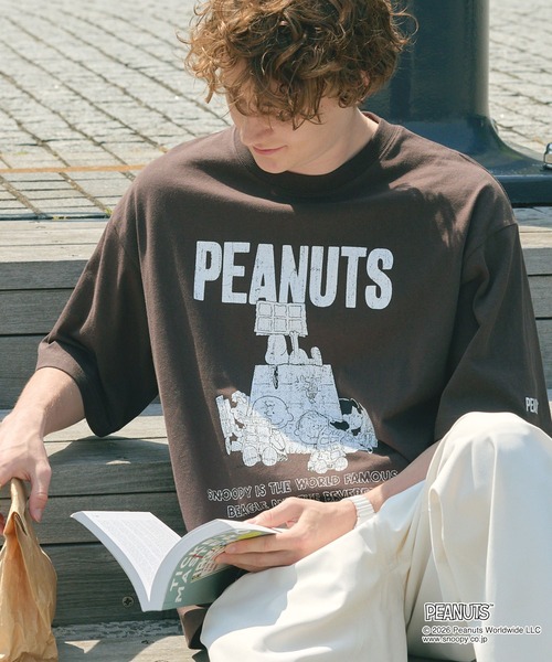 PEANUTS(ピーナッツ)の「<Exclusive>PEANUTS College Logo S/S Tee / ピーナッツ 別注 カレッジロゴ ルーズ半袖Tシャツ(Tシャツ/カットソー・メンズ・チャコール/ホワイト系/ダークネイビー/ホワイト系2/杢グレー/ブラウン/オフホワイト・L/S/M)」の6枚目の写真
