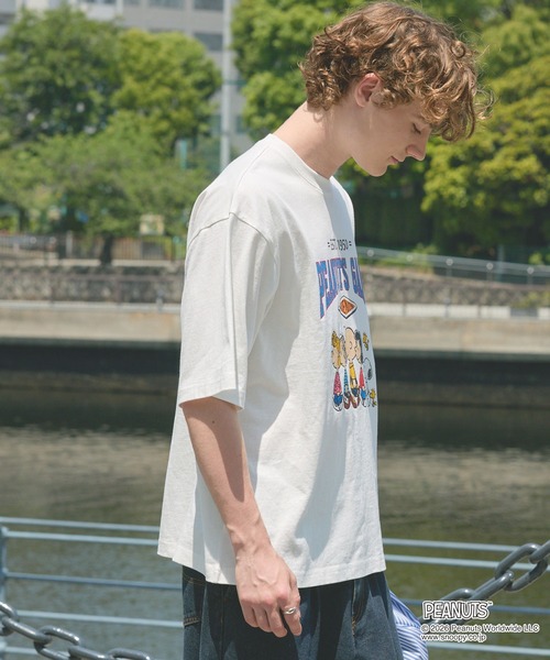 PEANUTS(ピーナッツ)の「<Exclusive>PEANUTS College Logo S/S Tee / ピーナッツ 別注 カレッジロゴ ルーズ半袖Tシャツ(Tシャツ/カットソー・メンズ・チャコール/ホワイト系/ダークネイビー/ホワイト系2/杢グレー/ブラウン/オフホワイト・L/S/M)」の13枚目の写真