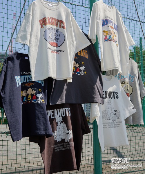 PEANUTS(ピーナッツ)の「<Exclusive>PEANUTS College Logo S/S Tee / ピーナッツ 別注 カレッジロゴ ルーズ半袖Tシャツ(Tシャツ/カットソー・メンズ・チャコール/ホワイト系/ダークネイビー/ホワイト系2/杢グレー/ブラウン/オフホワイト・L/S/M)」の9枚目の写真