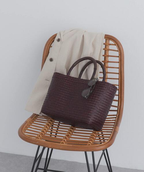 URBAN RESEARCH DOORS（アーバンリサーチドアーズ）の「カラーシーグラストートバッグ（トートバッグ・レディース・ブルー/ブラウン・-）」の2枚目の写真